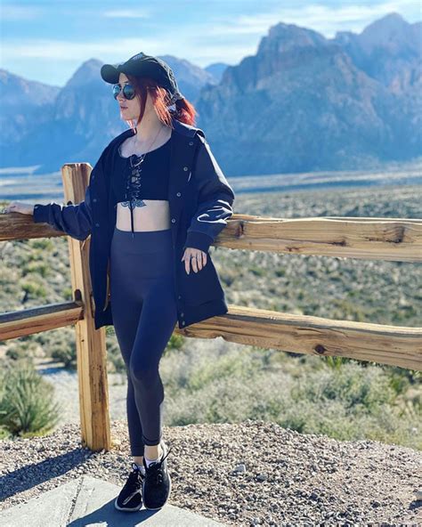 Lola Fae: biography, stats, pictures, and videos .
